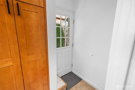 8205 19th Avenue NE Seattle WA 98115