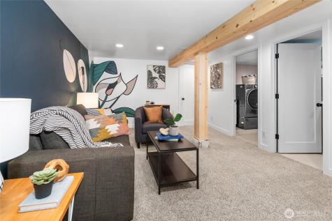 8205 19th Avenue NE Seattle WA 98115
