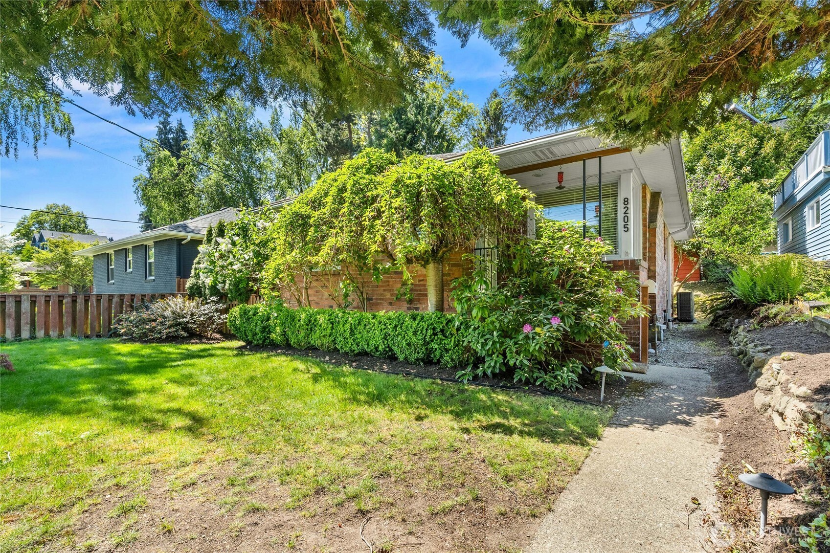 8205 19th Avenue NE Seattle WA 98115