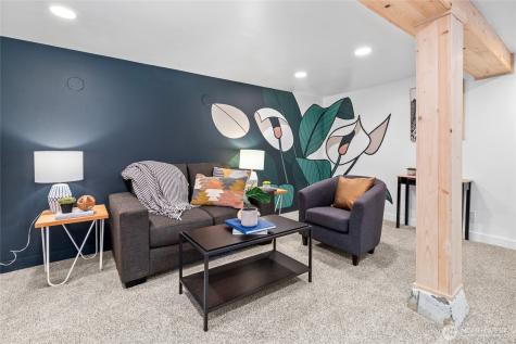 8205 19th Avenue NE Seattle WA 98115