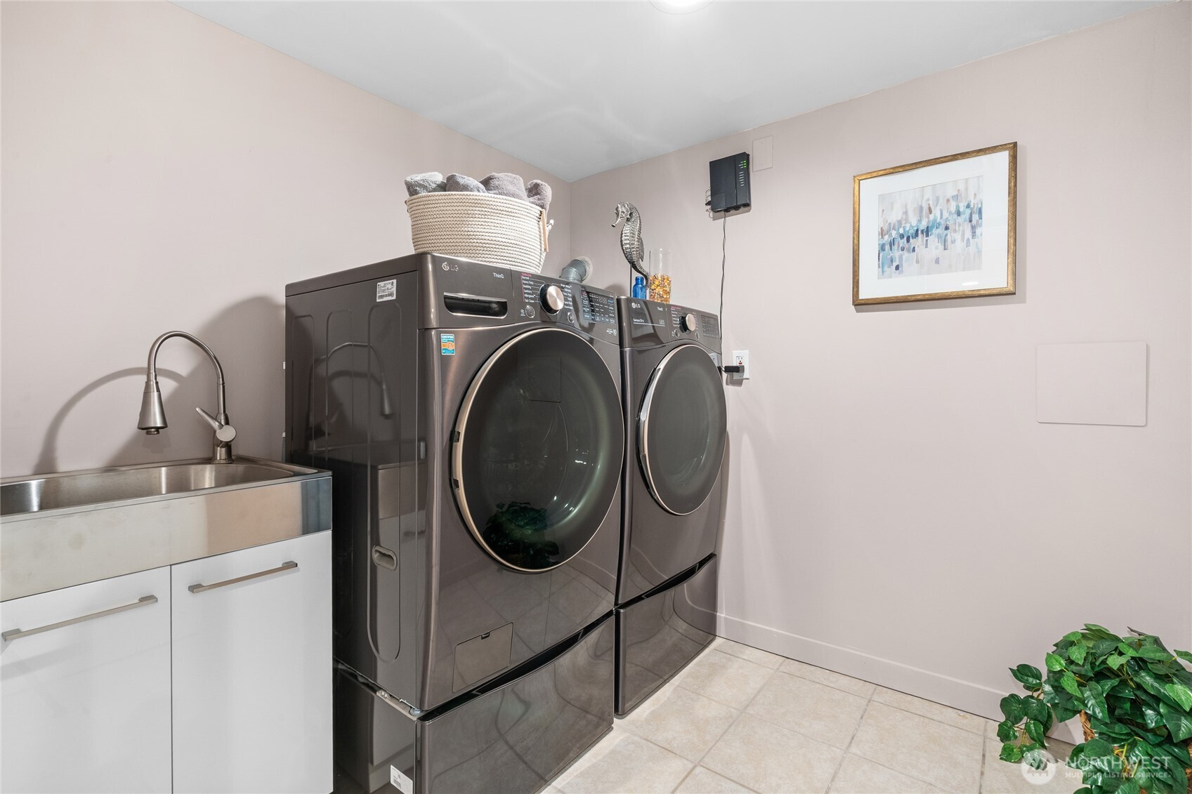 8205 19th Avenue NE Seattle WA 98115