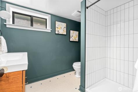 8205 19th Avenue NE Seattle WA 98115