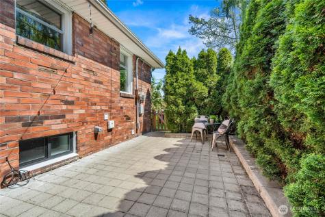8205 19th Avenue NE Seattle WA 98115