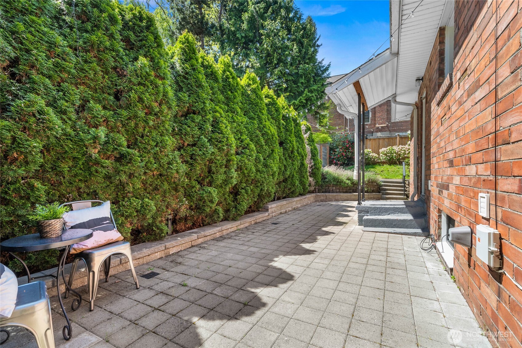 8205 19th Avenue NE Seattle WA 98115