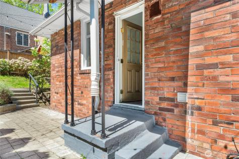 8205 19th Avenue NE Seattle WA 98115