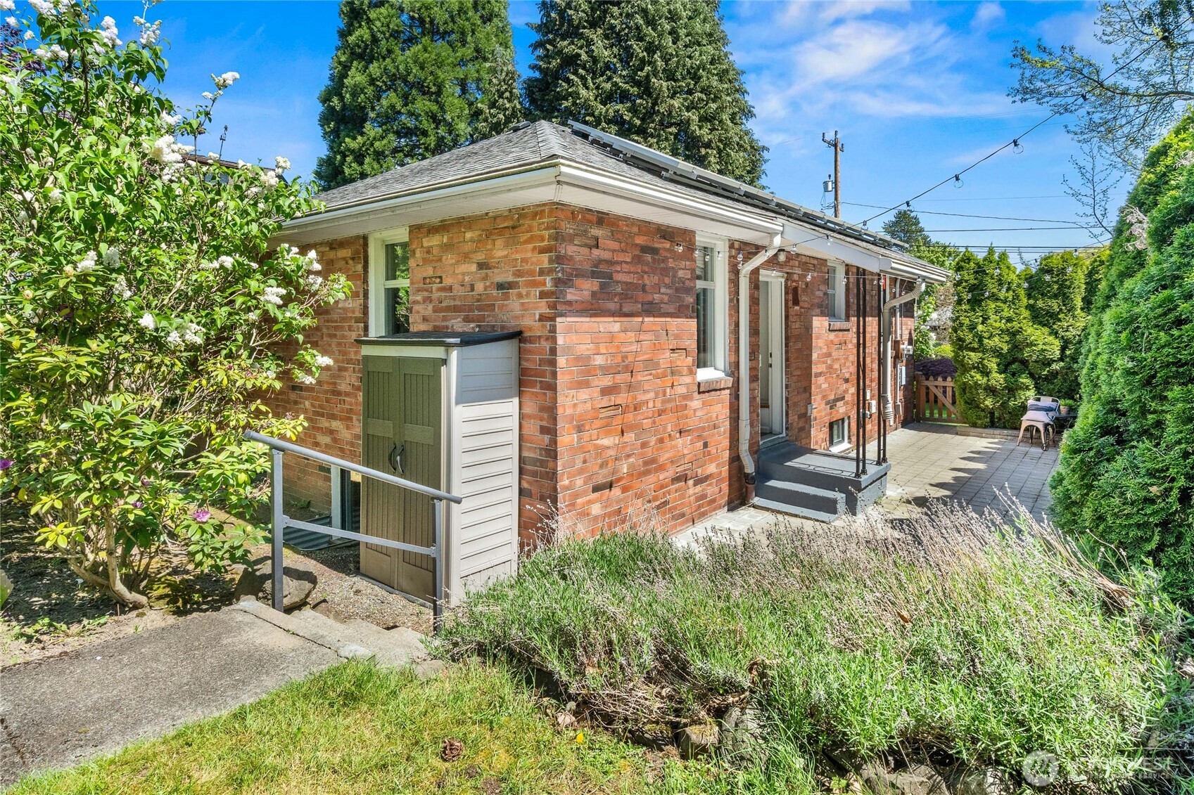 8205 19th Avenue NE Seattle WA 98115