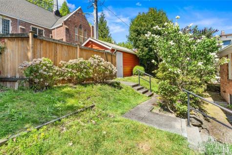8205 19th Avenue NE Seattle WA 98115