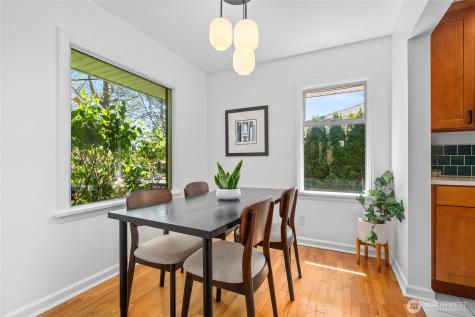 8205 19th Avenue NE Seattle WA 98115