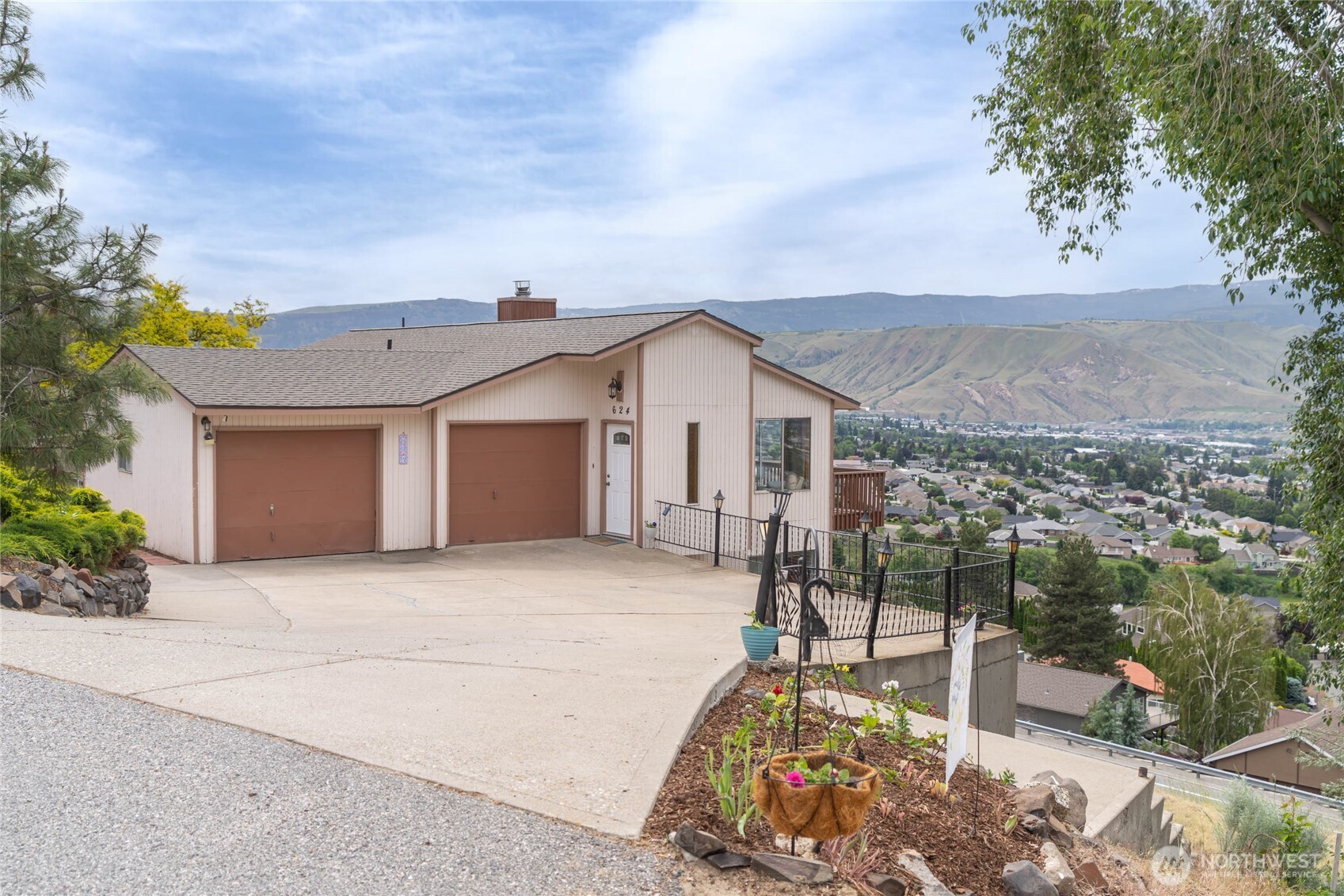 624 Daniels Drive NE East Wenatchee WA 98802