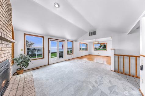 1207 Rainier Lane Oak Harbor WA 98277
