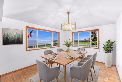 1207 Rainier Lane Oak Harbor WA 98277