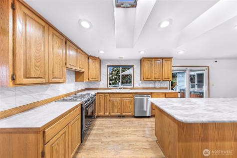 1207 Rainier Lane Oak Harbor WA 98277