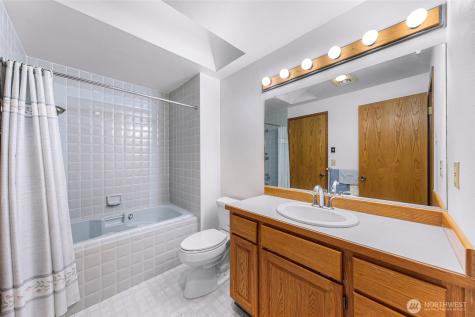 1207 Rainier Lane Oak Harbor WA 98277