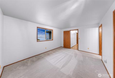 1207 Rainier Lane Oak Harbor WA 98277