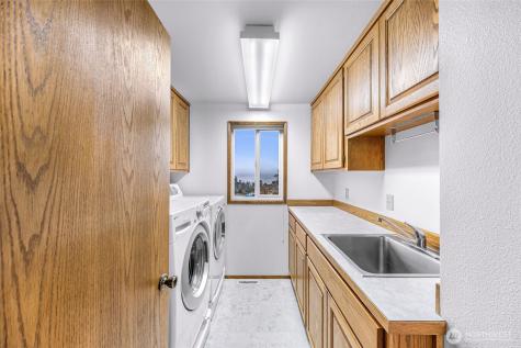 1207 Rainier Lane Oak Harbor WA 98277