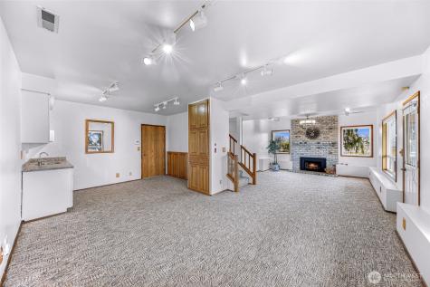 1207 Rainier Lane Oak Harbor WA 98277