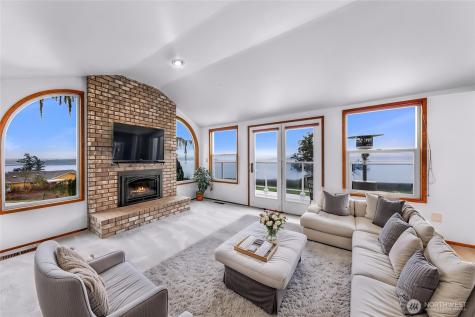 1207 Rainier Lane Oak Harbor WA 98277