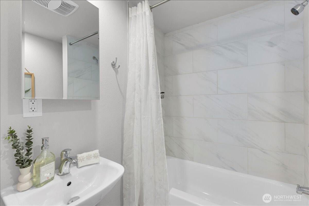 128 107th Street SE Everett WA 98208
