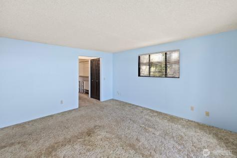 7821 East Side Drive NE Tacoma WA 98422