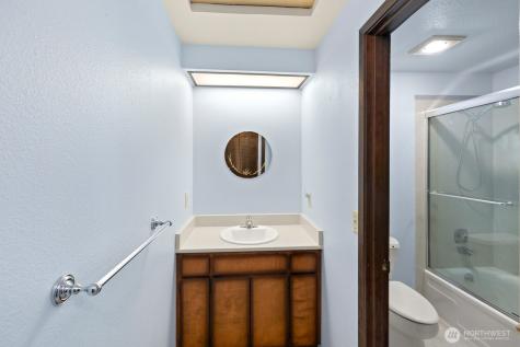 7821 East Side Drive NE Tacoma WA 98422