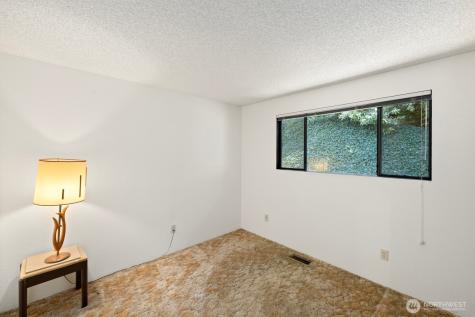 7821 East Side Drive NE Tacoma WA 98422