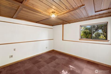 7821 East Side Drive NE Tacoma WA 98422