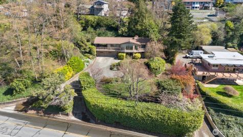 7821 East Side Drive NE Tacoma WA 98422