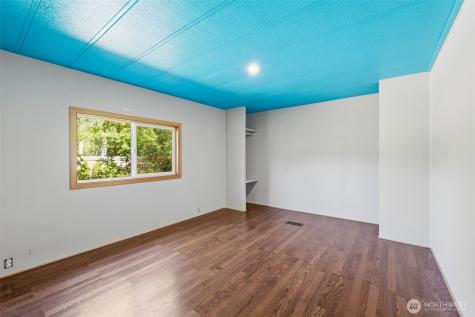 31061 W Lake Morton Drive SE Kent WA 98042