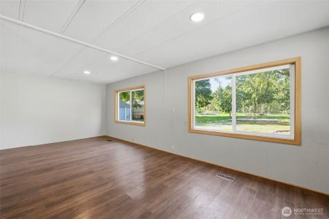 31061 W Lake Morton Drive SE Kent WA 98042