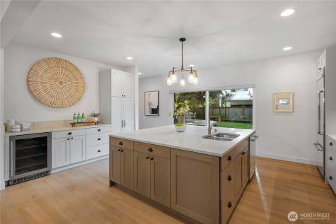 10317 Sand Point Way NE Seattle WA 98125
