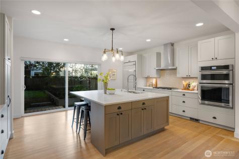 10317 Sand Point Way NE Seattle WA 98125
