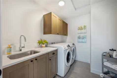 10317 Sand Point Way NE Seattle WA 98125