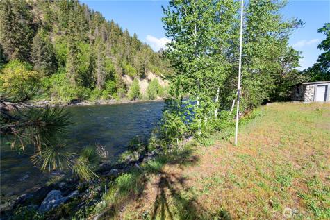 8829 Josephine Avenue Dryden WA 98821