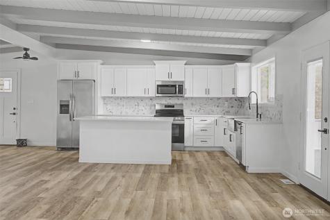 9406 Glencove Road NW Gig Harbor WA 98329