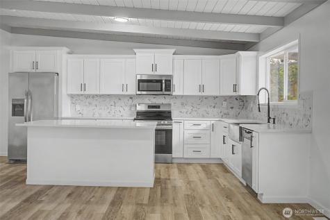 9406 Glencove Road NW Gig Harbor WA 98329