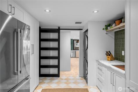 8097 W Mercer Way Mercer Island WA 98040