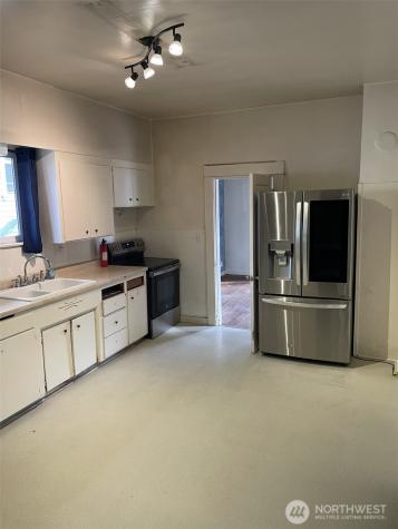 7043 17 Avenue NW Seattle WA 98117