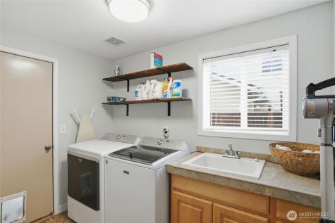 242 Adams Drive Kelso WA 98626