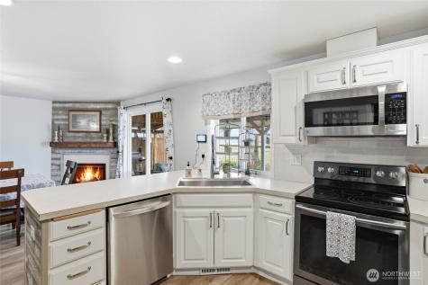 242 Adams Drive Kelso WA 98626
