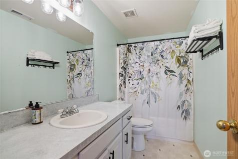 242 Adams Drive Kelso WA 98626