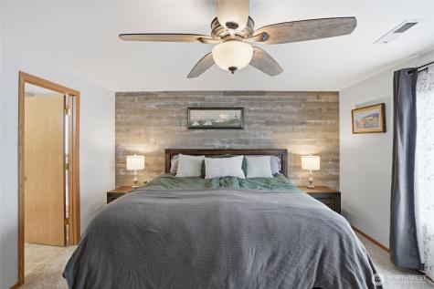 242 Adams Drive Kelso WA 98626
