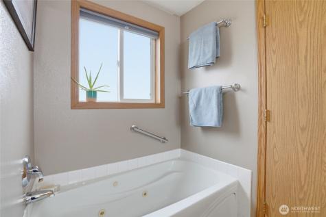 242 Adams Drive Kelso WA 98626