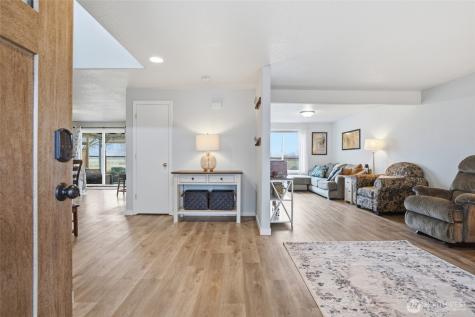 242 Adams Drive Kelso WA 98626