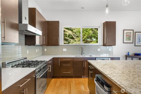 9719 Lake Shore Boulevard NE Seattle WA 98115