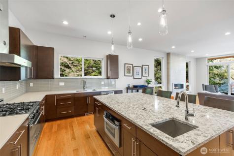 9719 Lake Shore Boulevard NE Seattle WA 98115