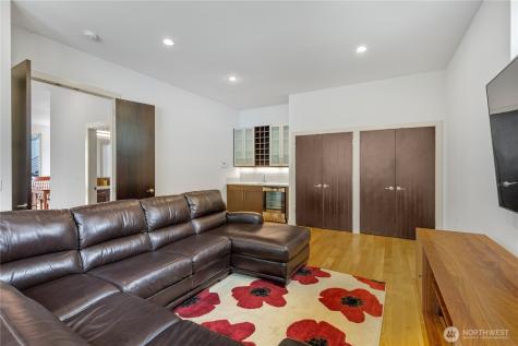 9719 Lake Shore Boulevard NE Seattle WA 98115
