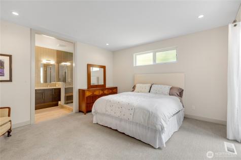 9719 Lake Shore Boulevard NE Seattle WA 98115