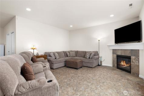 7913 152nd Street Ct E Puyallup WA 98375