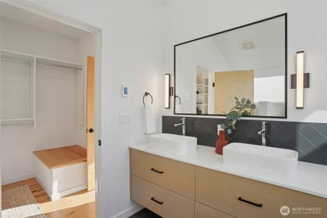 515 Howe Seattle WA 98109
