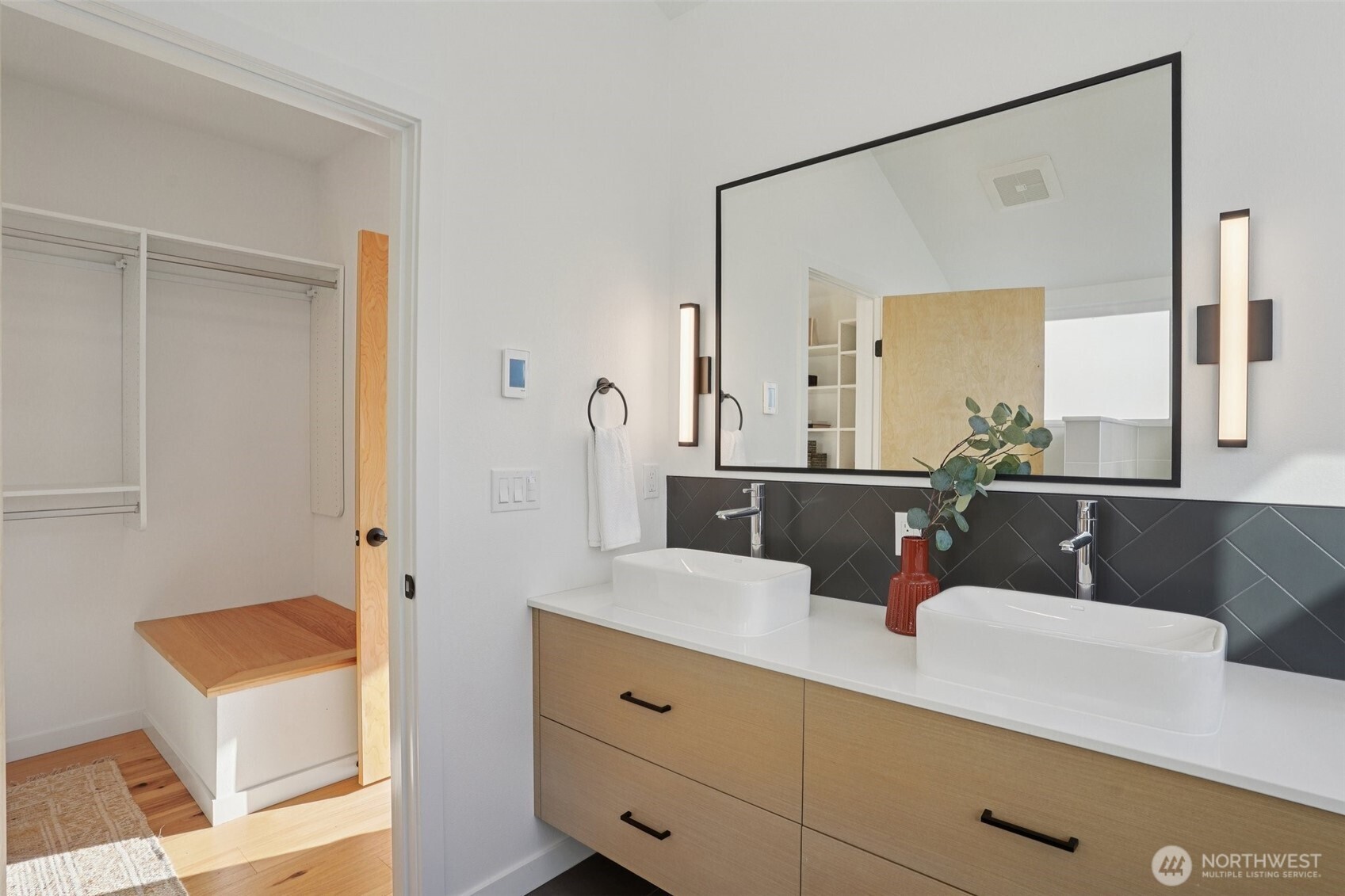 515 Howe Seattle WA 98109